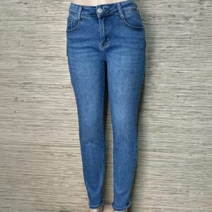 caprices-moda-aviles-pantalon-vaquero-desgastado-01